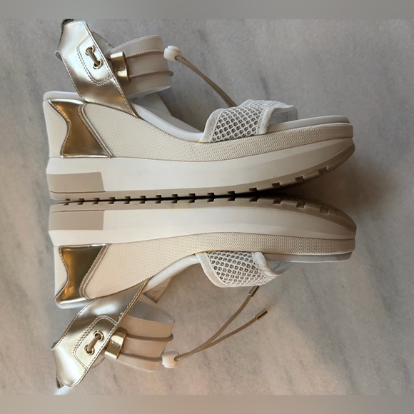 NeroGiardini Bungee Platform Wedge Sandals in White/Gold size 39/8.5 - Picture 5 of 12